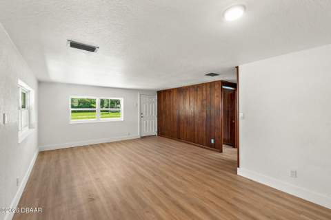 607 Wayne Avenue, New Smyrna Beach FL - photo 6 of 30