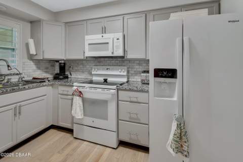 1610 Juno Trail, Astor FL - photo 9 of 53