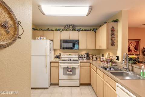 940 Village Trail #2-208, Port Orange FL - photo 9 of 37