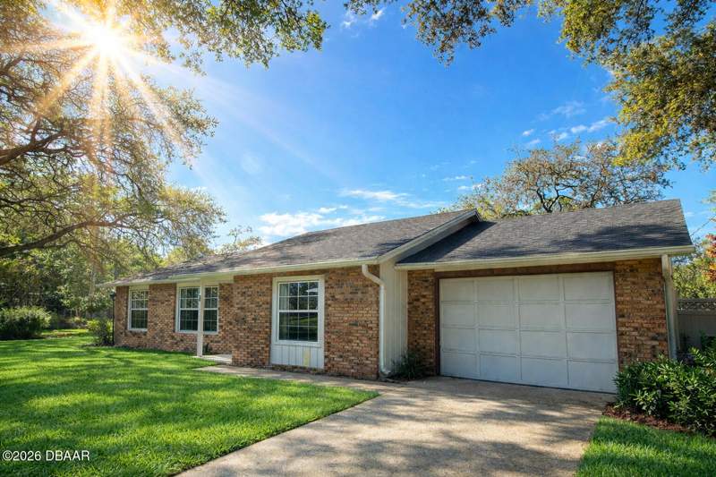 3 bedroom Single Family Residence at 700 Swarthmore Drive, Not on the List, DeLand — photo 2