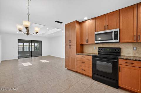 7 Lakeview Circle, Ormond Beach FL - photo 9 of 34