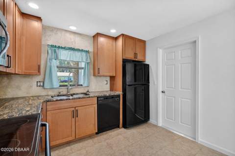 7 Lakeview Circle, Ormond Beach FL - photo 10 of 34