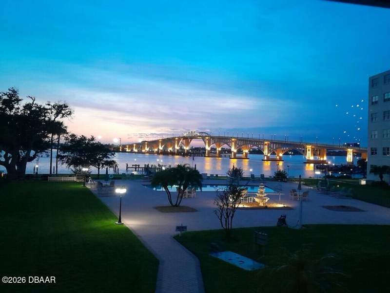 2 bedroom Condominium at 1224 S Peninsula Drive #403, Pendleton Club Condo, Daytona Beach — photo 4