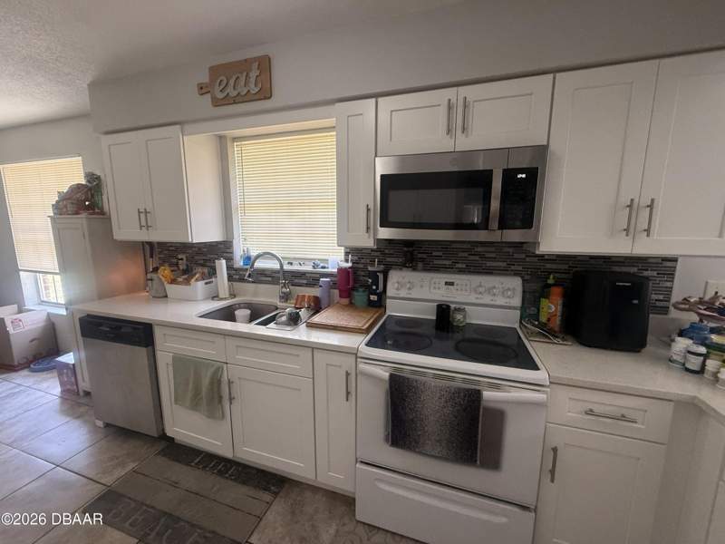 3 bedroom Single Family Residence at 636 Williamsburg Drive, Colonial Lake, Daytona Beach — photo 2