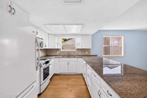 51 Sandpiper Circle, Ormond Beach FL - photo 12 of 64