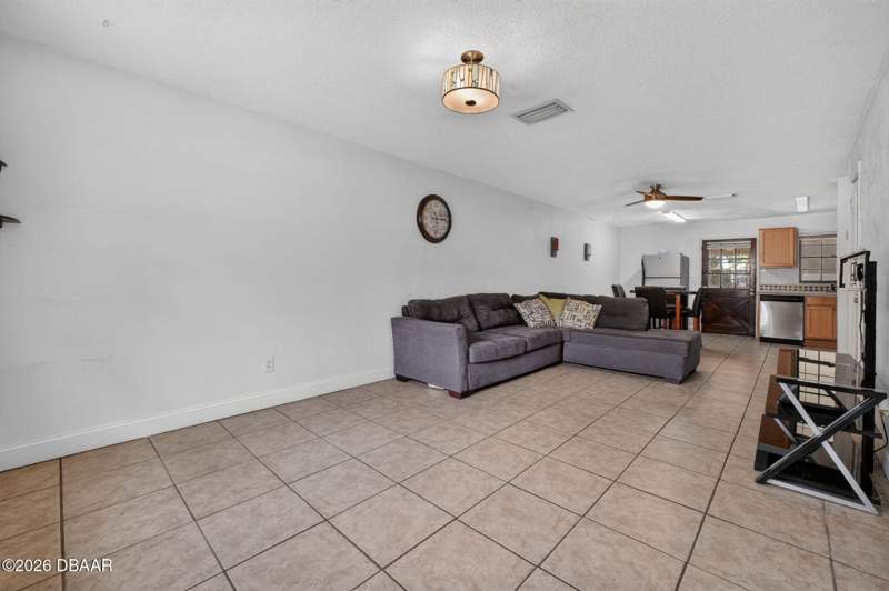 2 bedroom Townhouse at 912 Royal Oak Court, Flomich Gardens, Holly Hill — photo 4