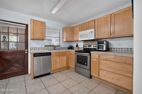 912 Royal Oak Court, Holly Hill FL - photo 9 of 40