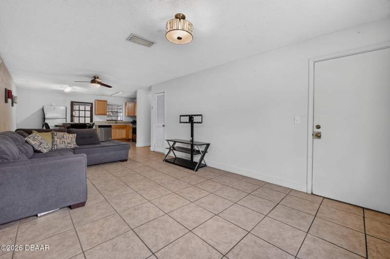 2 bedroom Townhouse at 912 Royal Oak Court, Flomich Gardens, Holly Hill — photo 5