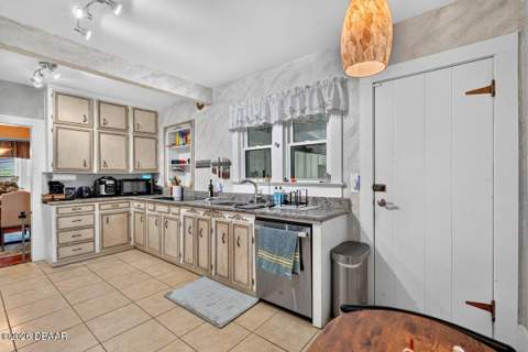 330 Hartford Avenue, Daytona Beach FL - photo 20 of 57