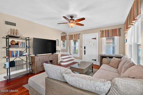 330 Hartford Avenue, Daytona Beach FL - photo 7 of 57