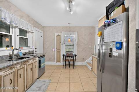 330 Hartford Avenue, Daytona Beach FL - photo 15 of 57