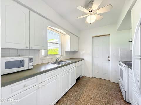 1401 Orange Tree Drive, Edgewater FL - photo 12 of 46