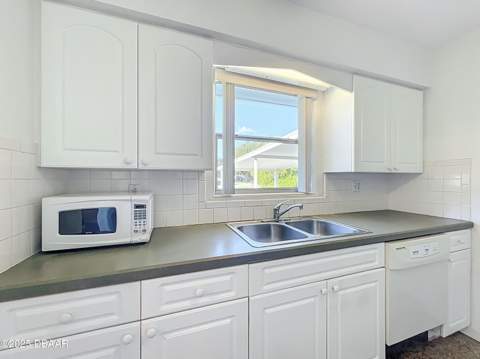 1401 Orange Tree Drive, Edgewater FL - photo 14 of 46