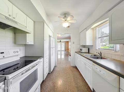 1401 Orange Tree Drive, Edgewater FL - photo 16 of 46