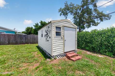 325 Thackery Road, Ormond Beach FL - photo 8 of 40