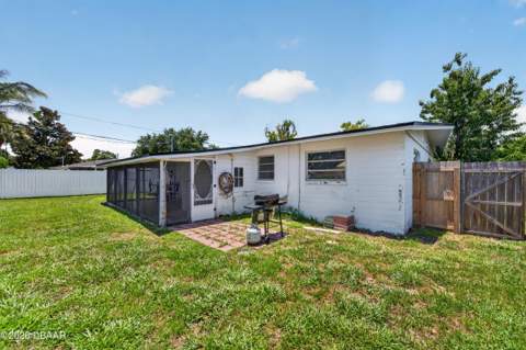 325 Thackery Road, Ormond Beach FL - photo 10 of 40