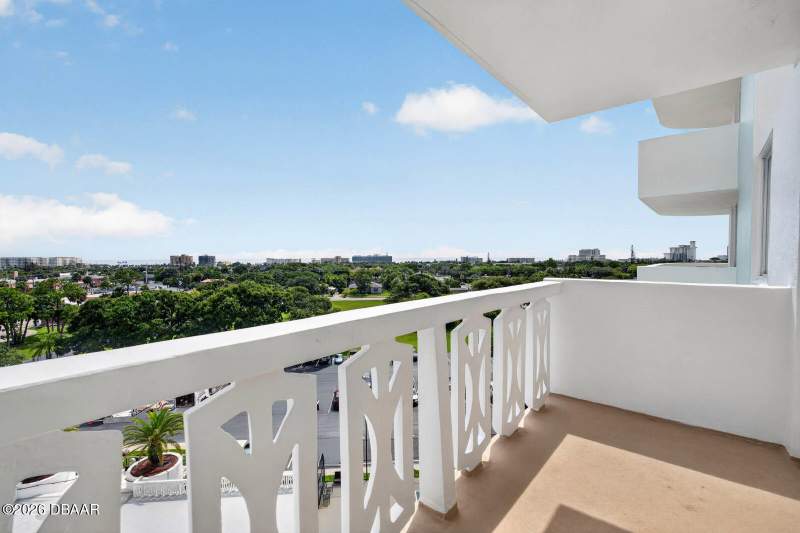 1 bedroom Condominium at 925 N Halifax Avenue #710, Bayshore Bath & Tennis Club Condo, Daytona Beach — photo 4