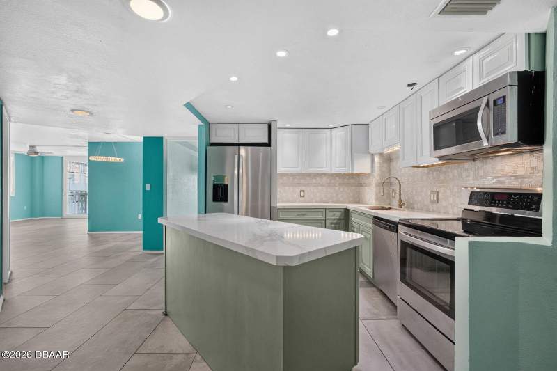 2 bedroom Condominium at 935 N Halifax Avenue #406, Bayshore Bath & Tennis Club Condo, Daytona Beach — photo 3