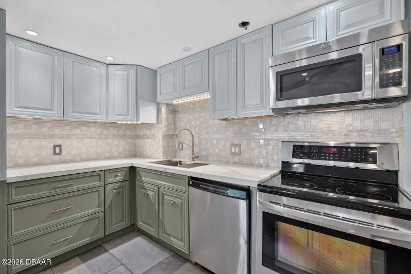 2 bedroom Condominium at 935 N Halifax Avenue #406, Bayshore Bath & Tennis Club Condo, Daytona Beach — photo 5