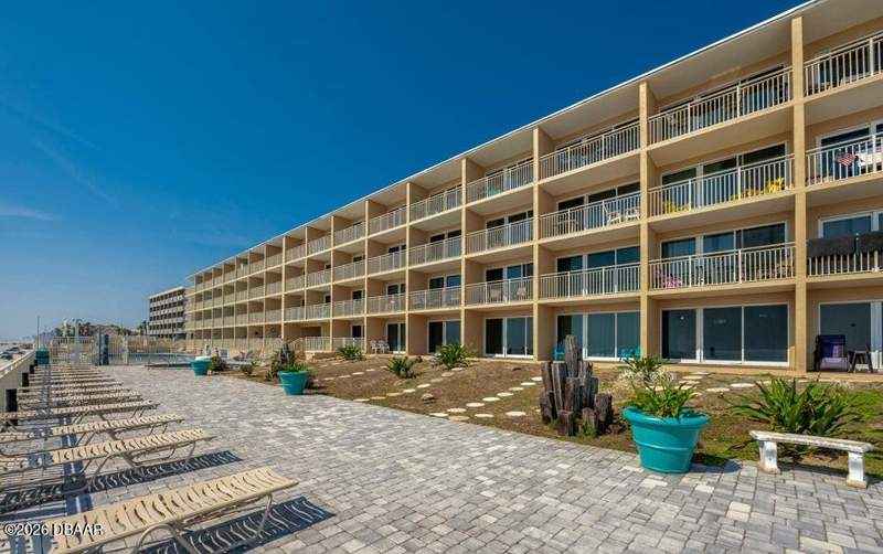 0 bedroom Condotel at 219 S Atlantic Avenue #403, Daytona Inn Beach Resort Condo, Daytona Beach — photo 2
