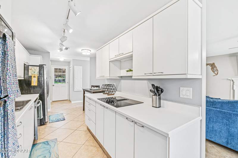 3 bedroom Single Family Residence at 2962 Sea Oats Circle, Townhomes At Oceans, Daytona Beach Shores — photo 3