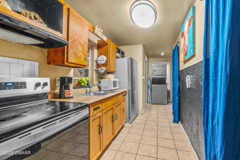 808 Kathy Street, Daytona Beach FL - photo 10 of 44