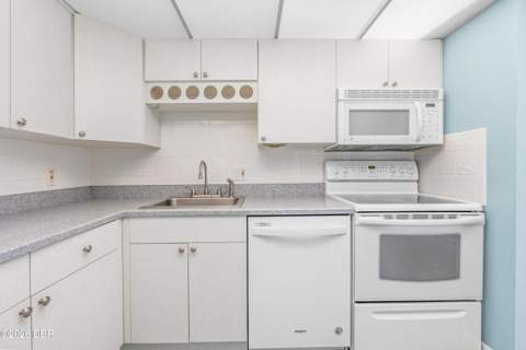 925 N Halifax Avenue #702, Daytona Beach FL - photo 8 of 52