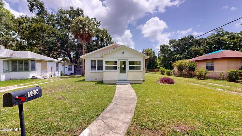 3 bedroom Single Family Residence at 125 N Caroline Street, Russell, Daytona Beach — photo 2