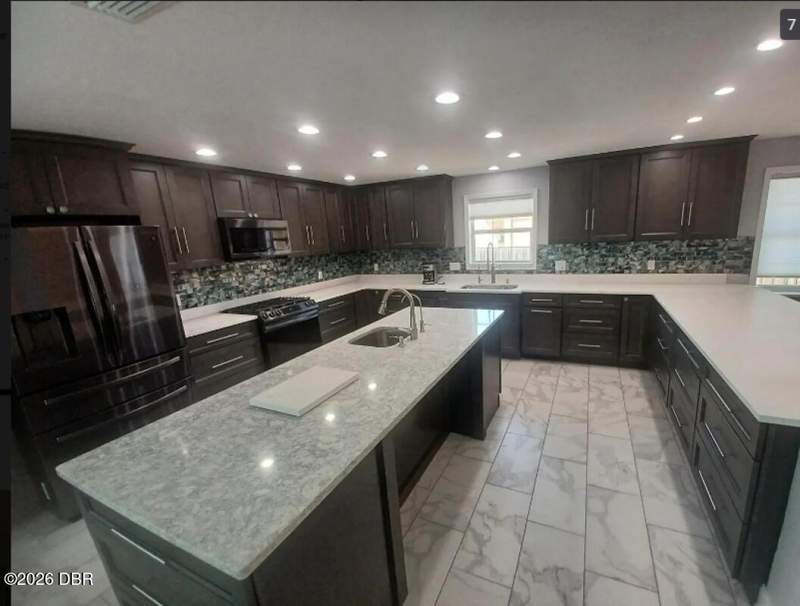 4 bedroom Single Family Residence at 3216 S Peninsula Drive, Rio Mar Beaches, Daytona Beach — photo 4