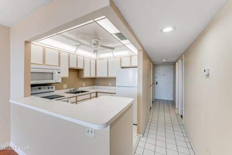 935 N Halifax Avenue #705, Daytona Beach FL - photo 9 of 46