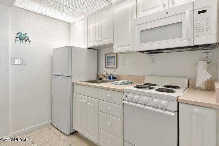 0 bedroom Condotel at 1575 Ocean Shore Boulevard #304, Aquarius Oceanfront Condo, Ormond Beach — photo 4