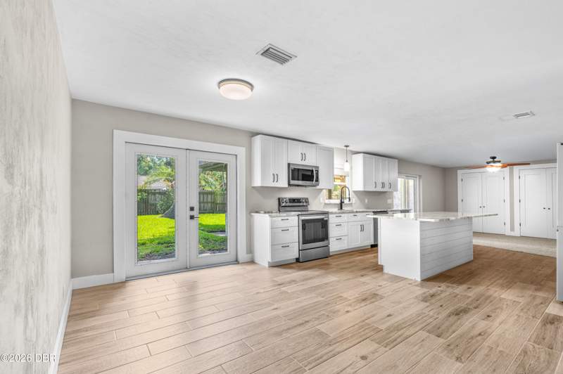 3 bedroom Single Family Residence at 1971 Menger Circle, Big Tree Village, South Daytona — photo 4