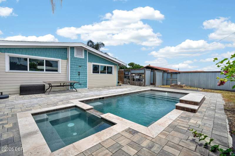 4 bedroom Single Family Residence at 2071 S Peninsula Drive, Schulte Park, Daytona Beach — photo 3