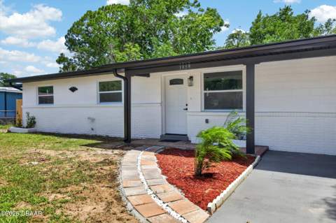 1359 Wright Street, Daytona Beach FL - photo 6 of 67