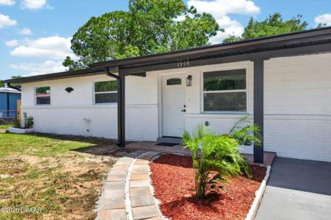 1359 Wright Street, Daytona Beach FL - photo 7 of 67