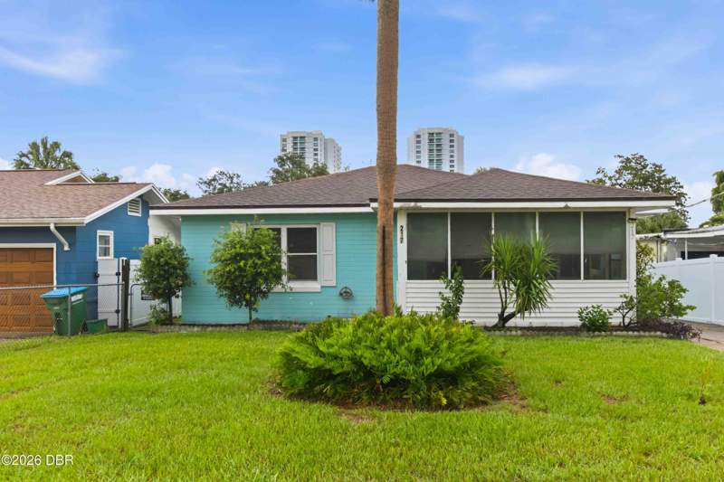 2 bedroom Single Family Residence at 217 Daytona Avenue, Mason & Carswells, Daytona Beach — photo 2