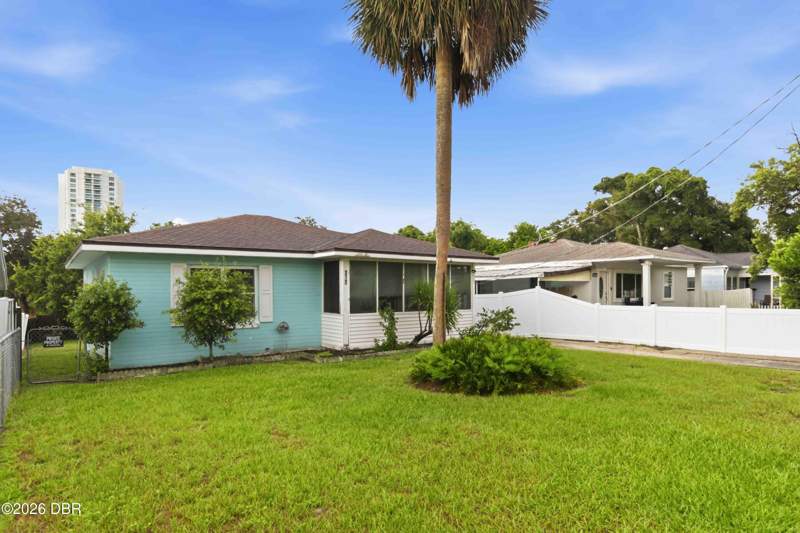 2 bedroom Single Family Residence at 217 Daytona Avenue, Mason & Carswells, Daytona Beach — photo 3