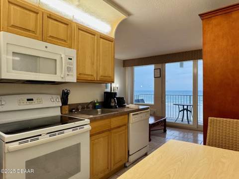 701 S Atlantic Avenue #307, Daytona Beach FL - photo 6 of 17
