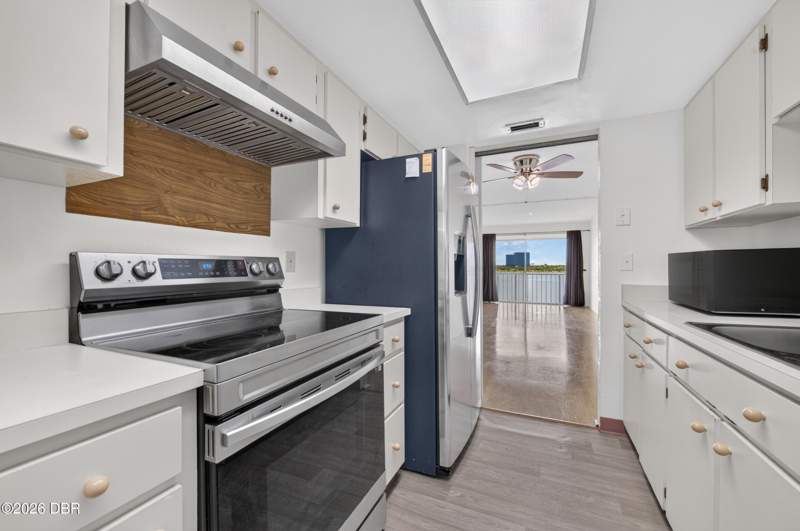 2 bedroom Condominium at 118 S Halifax Avenue #404, Halifax River Club, Daytona Beach — photo 5