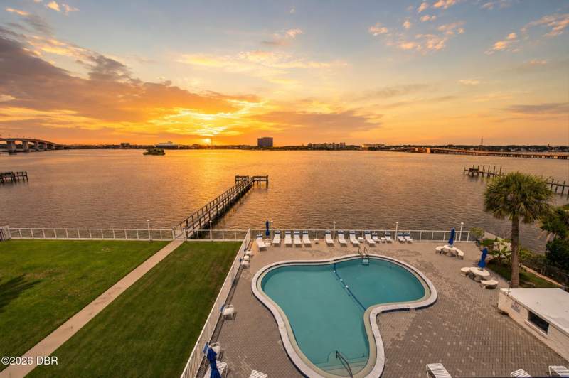 2 bedroom Condominium at 118 S Halifax Avenue #404, Halifax River Club, Daytona Beach — photo 4