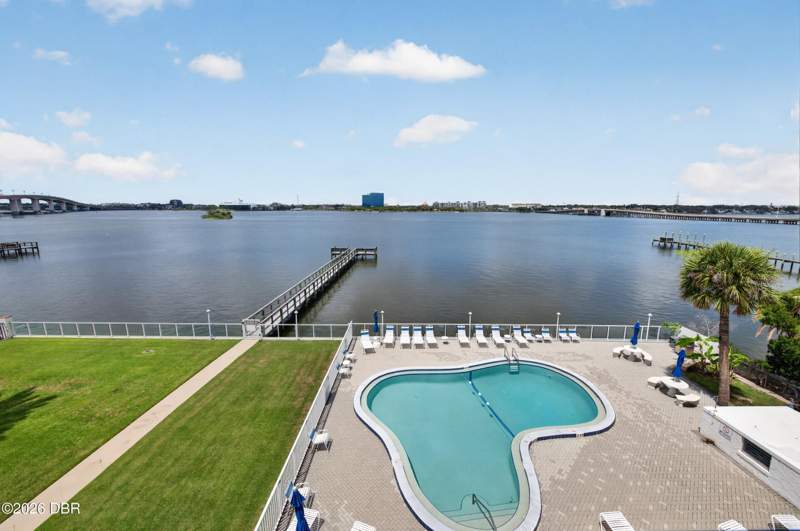 2 bedroom Condominium at 118 S Halifax Avenue #404, Halifax River Club, Daytona Beach — photo 3
