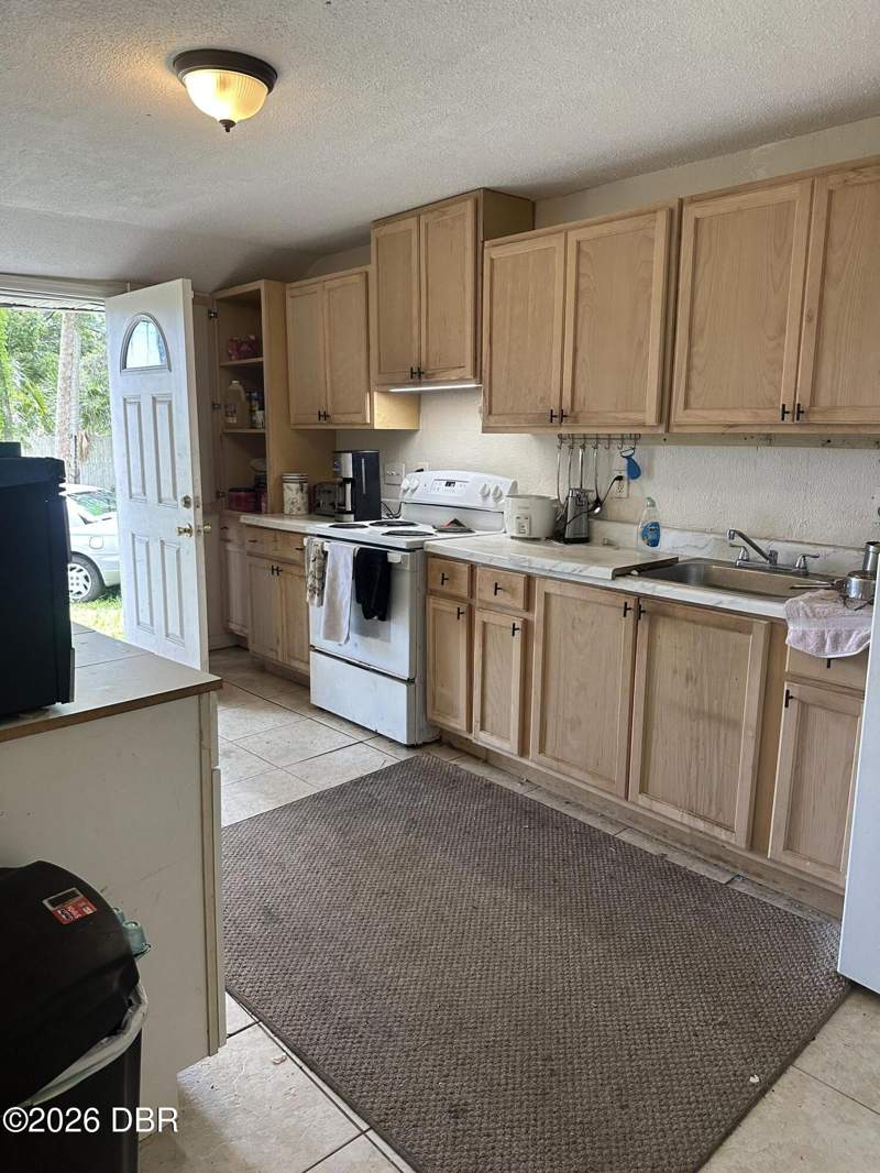 3 bedroom Single Family Residence at 1339 Virginia Avenue, Not In Subdivision, Daytona Beach — photo 4