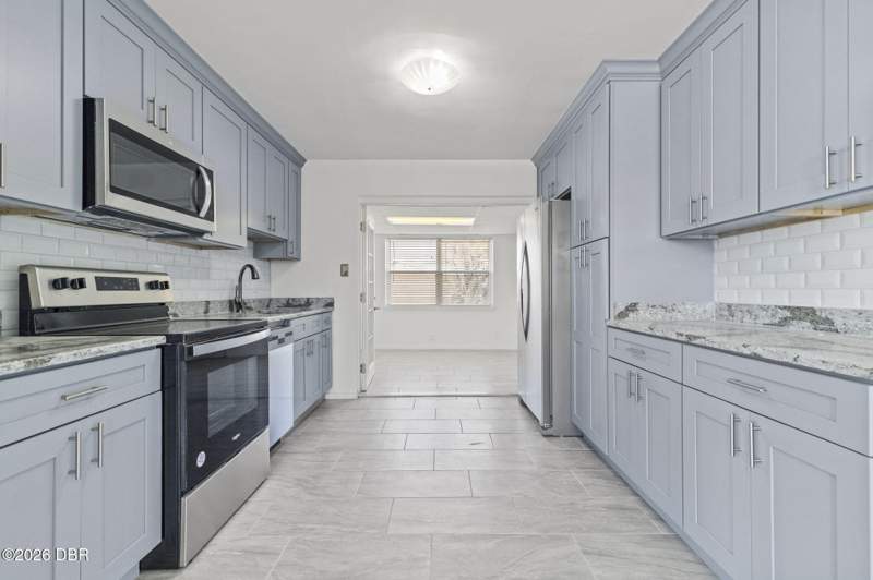 2 bedroom Single Family Residence at 30 Azalea Drive, Not In Subdivision, Ormond Beach — photo 3