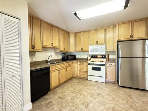 33 Andrea Drive, New Smyrna Beach FL - photo 18 of 81