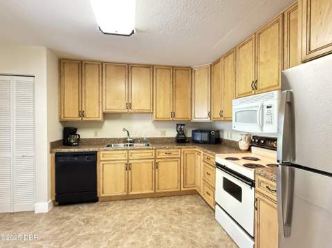 33 Andrea Drive, New Smyrna Beach FL - photo 19 of 81