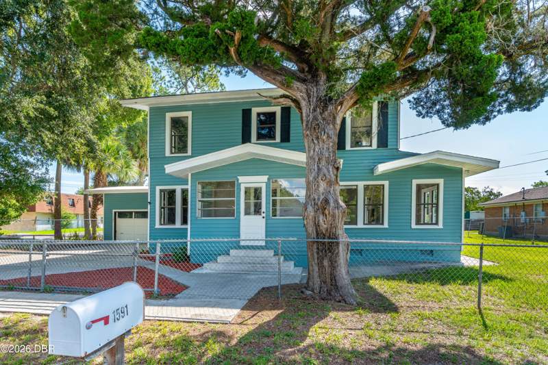 4 bedroom Single Family Residence at 1591 Birmingham Avenue, Flomich Gardens, Daytona Beach — photo 2