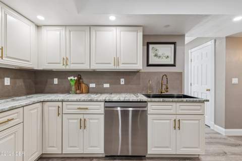 537 Pelican Bay Drive, Daytona Beach FL - photo 9 of 39