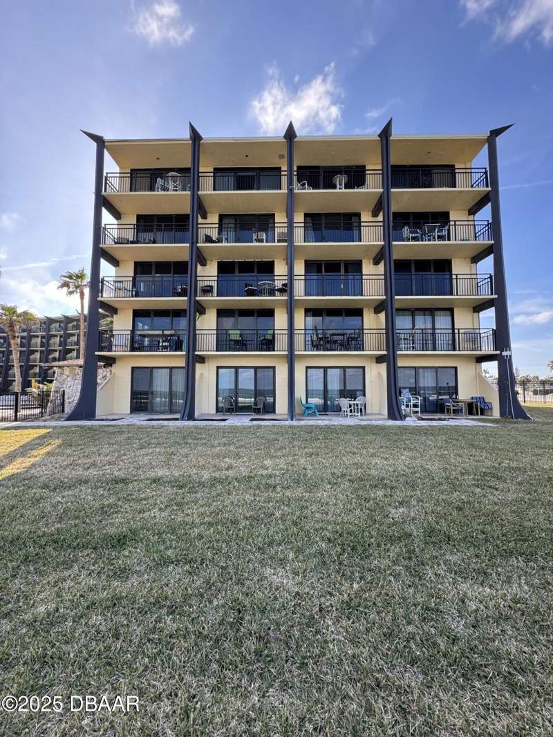 0 bedroom Condotel at 2301 S Atlantic Avenue #303, Hawaiian Inn Beach Resort, A Condo, Daytona Beach Shores — photo 2
