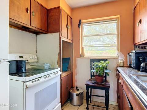1304 Crestview Avenue, Daytona Beach FL - photo 14 of 40