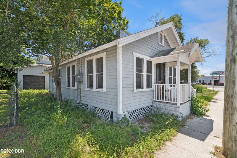 2 bedroom Single Family Residence at 821 N Ridgewood Avenue, Highland Park, Daytona Beach — photo 2